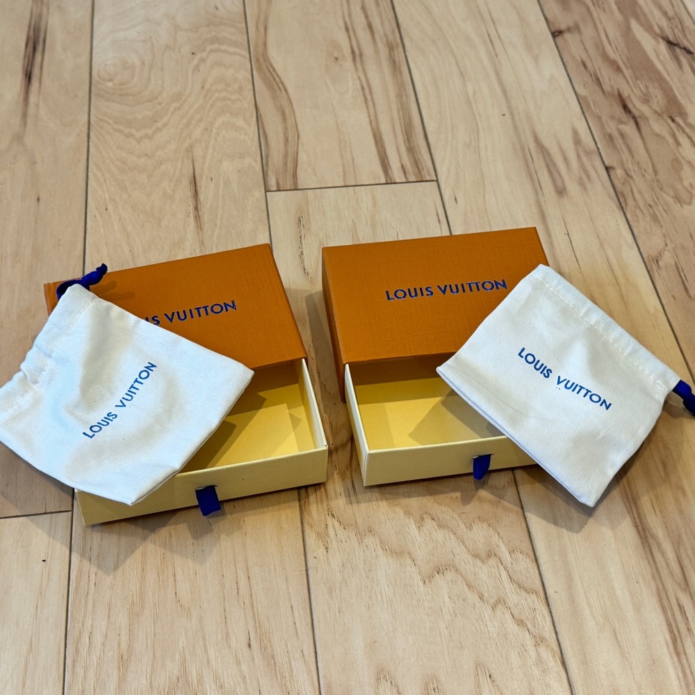 2 Empty LV boxes with pouch